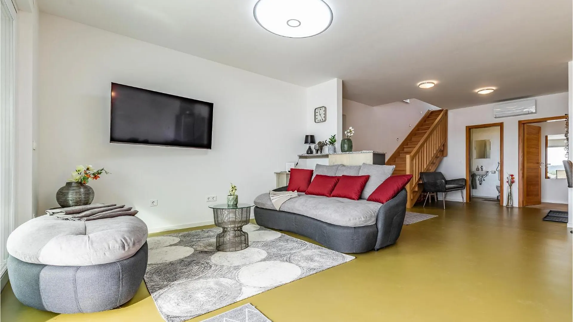 4 Bedroom Gorgeous Home In Pomer