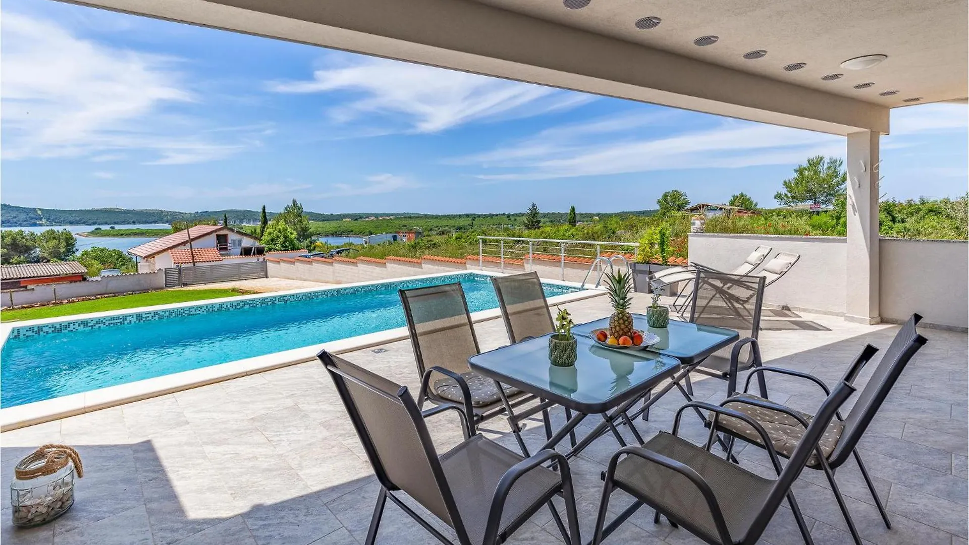 4 Bedroom Gorgeous Home In Pomer