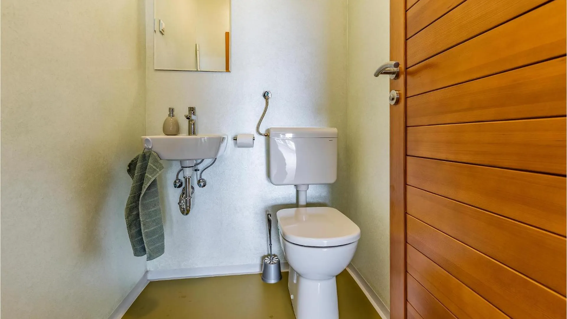 4 Bedroom Gorgeous Home In Pomer 0*,