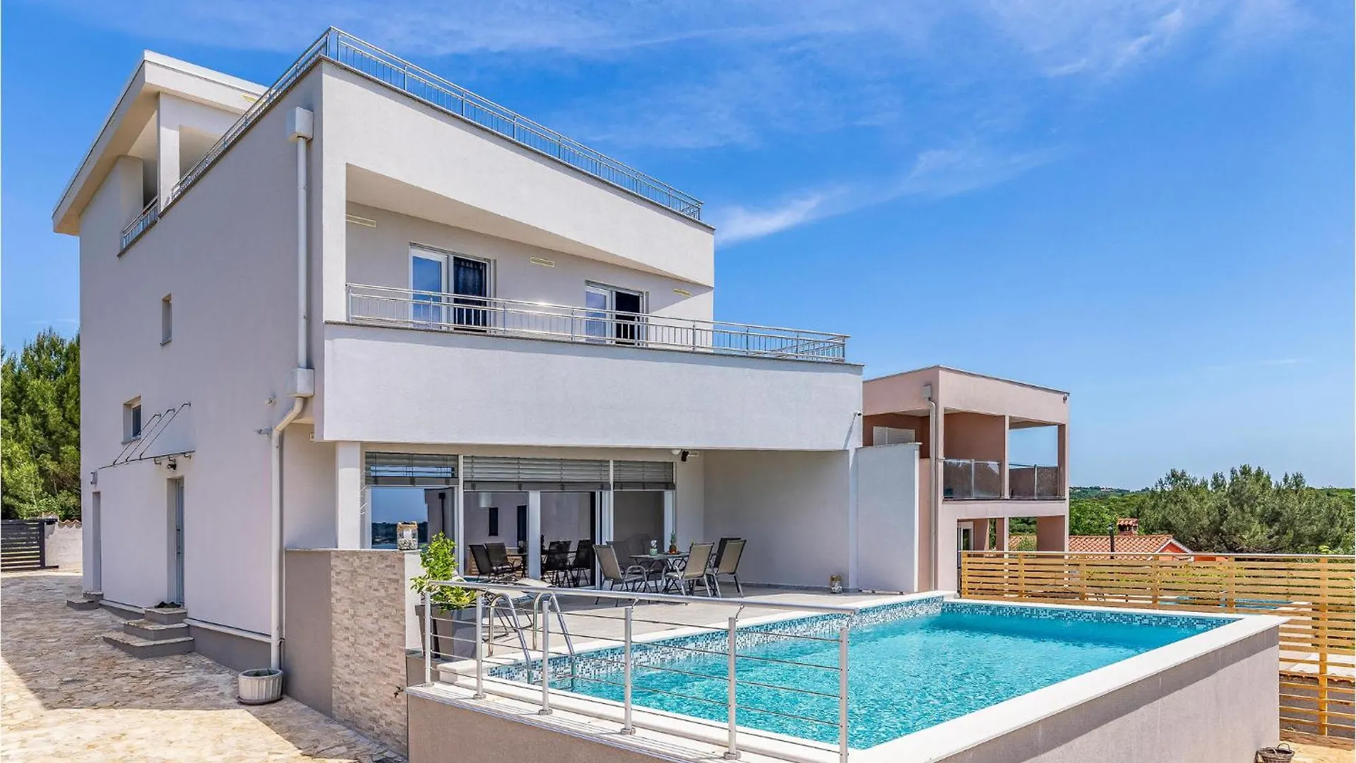 4 Bedroom Gorgeous Home In Pomer