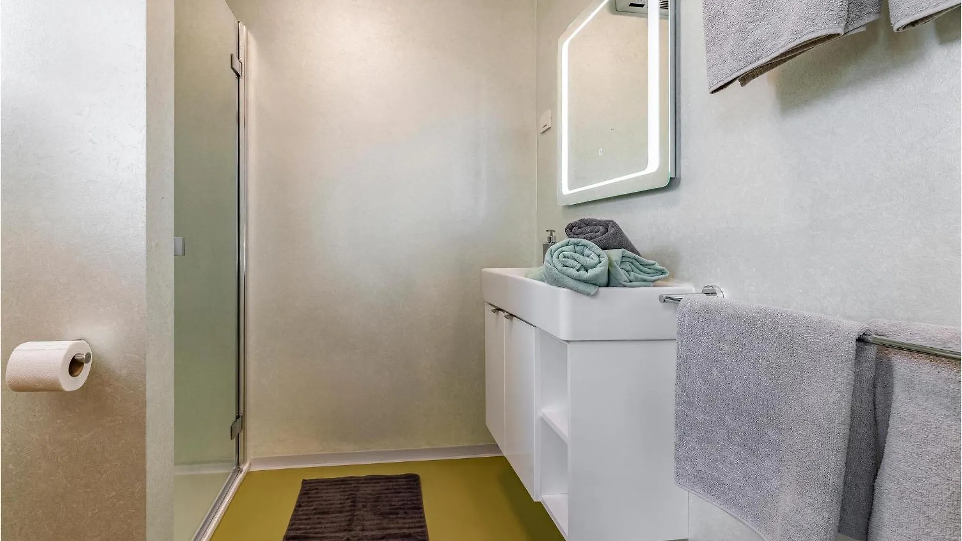 4 Bedroom Gorgeous Home In Pomer
