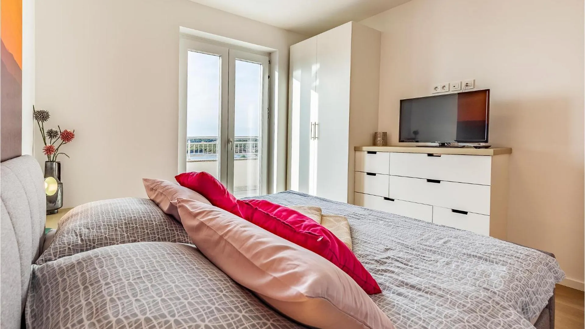 4 Bedroom Gorgeous Home In Pomer Holiday home